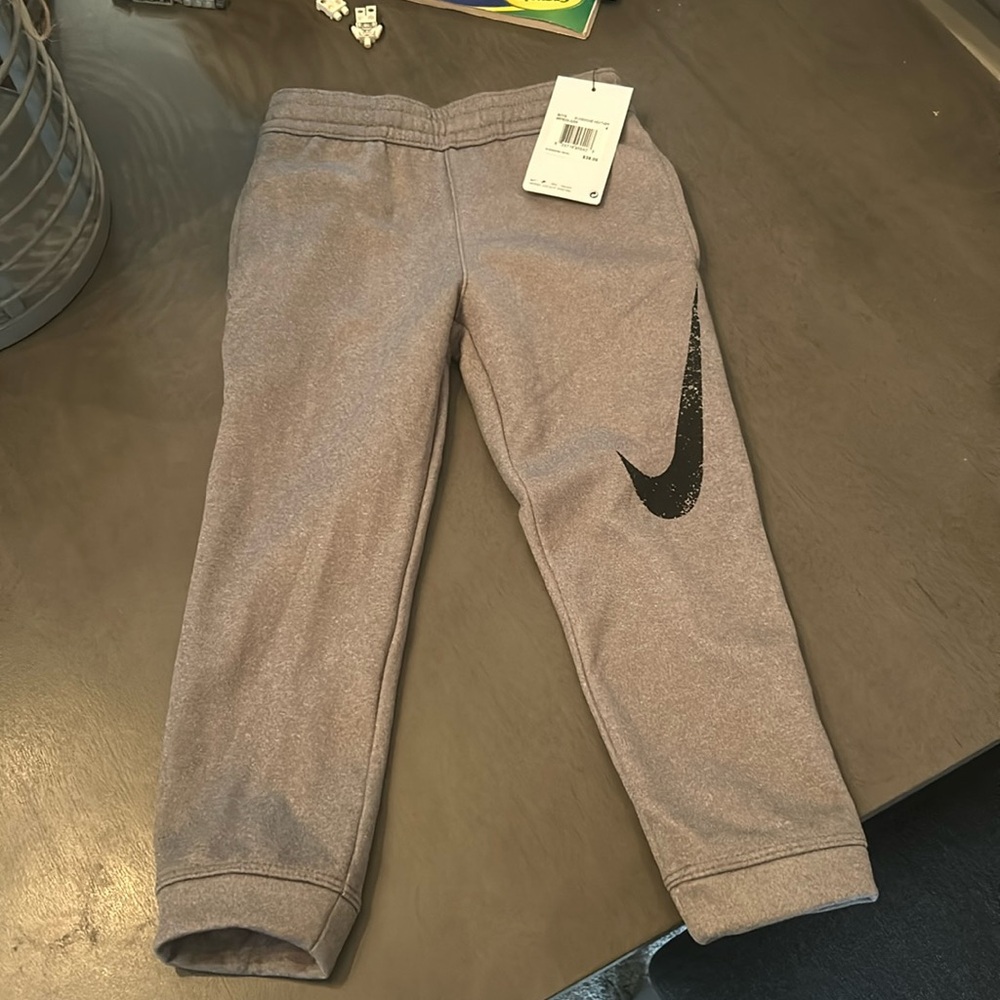 Brand New Boys XS Nike Dri Fit THERMA Joggers